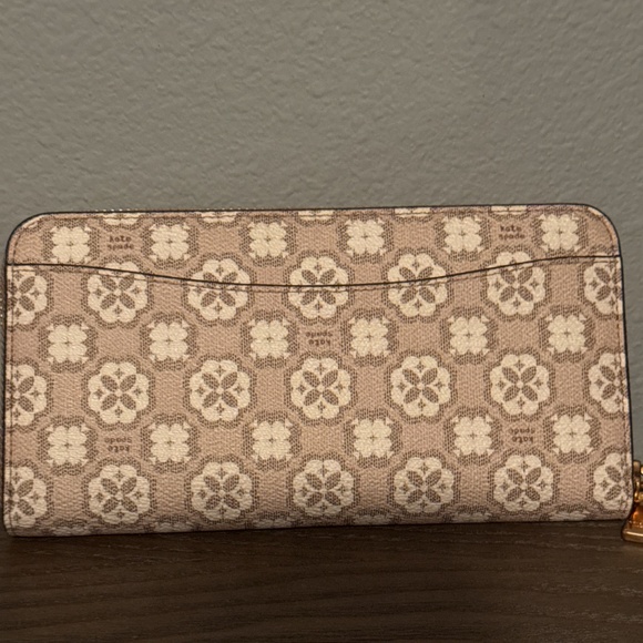 Kate Spade New York Geometric logo pattern wallet - Picture 5 of 8